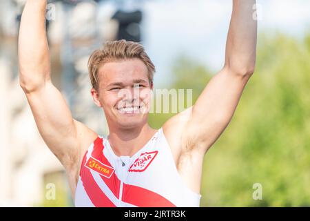 Lausanne, Schweiz. 08.. Mai 2022. Sondre Guttorsen aus Norwegen feiert während des Hochsprungwettbewerbs beim City Event des Grand-Prix Athletissima Wanda Diamond League in Lausanne 2022. (Foto: Eric Dubost/Pacific Press) Quelle: Pacific Press Media Production Corp./Alamy Live News Stockfoto