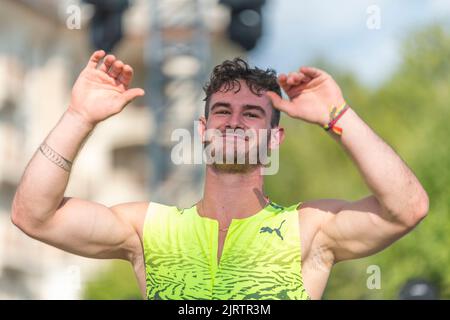 Lausanne, Schweiz. 08.. Mai 2022. Valentin Lavillenie aus Frankreich feiert während des Hochsprungwettbewerbs beim City Event des Grand-Prix Athletissima Wanda Diamond League in Lausanne 2022. (Foto: Eric Dubost/Pacific Press) Quelle: Pacific Press Media Production Corp./Alamy Live News Stockfoto