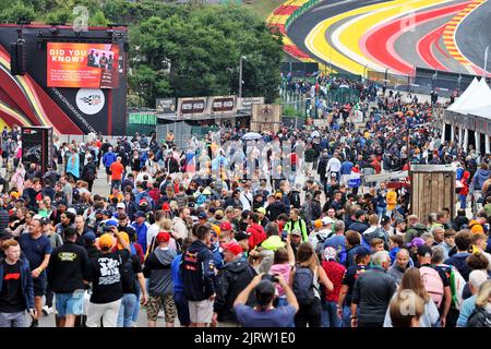 Spa Francorchamps, Belgien. 26. August 2022. Atmosphäre im Kreislauf – Lüfter. Großer Preis von Belgien, Freitag, 26.. August 2022. Spa-Francorchamps, Belgien. Quelle: James Moy/Alamy Live News Stockfoto