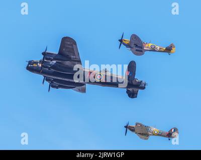 Avro Lancaster, Hawker, „The Hawker“ Und „Supermarine Spitfire“. Der Battle of Britain Memorial Flight beim Royal International Air Tattoo 2022 Stockfoto