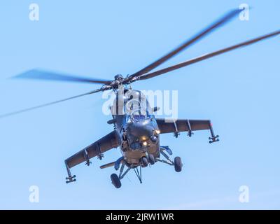 MIL Mi-24P Hubschrauber der ungarischen LuftstreitRoyal International Air Tattoo 2022 Stockfoto