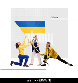 Collage zeitgenössischer Kunst. Gruppe von jungen Menschen, die die Flagge der Ukraine aufsteigen und die ukrainische Wirtschaft und Kultur fördern Stockfoto