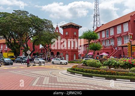 Melaka, Malaysia - 22. März 2019: Blick auf den Dutch Square und die Christ Church, die anglikanische Kirche aus dem 18.. Jahrhundert und das historische Gebäude in Melaka City, Malays Stockfoto