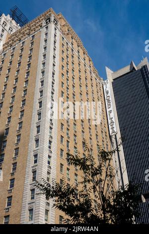 Das Wahrzeichen des Row Hotels war das Milford Plaza, New York City, USA 2022 Stockfoto