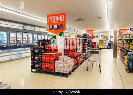 Innenraum eines Lidl-Supermarktes Stockfoto