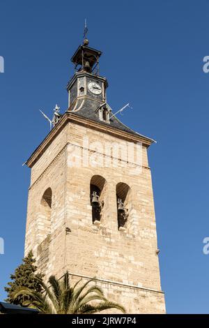 Ciudad Real, Spanien. Glockenturm der Iglesia de San Pedro (St. Peter Kirche), ein gotischer römisch-katholischer Tempel, der im 14.-15. Jahrhundert erbaut wurde Stockfoto