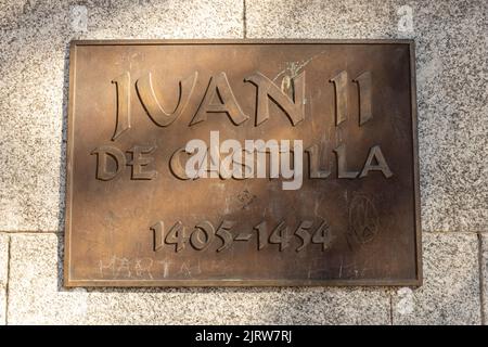 Ciudad Real, Spanien. In der Straße Pablo Picasso befindet sich das Denkmal für König Juan II. De Castilla (Johannes II. Von Kastilien), das Ciudad Real den Status einer Stadt verlieh Stockfoto