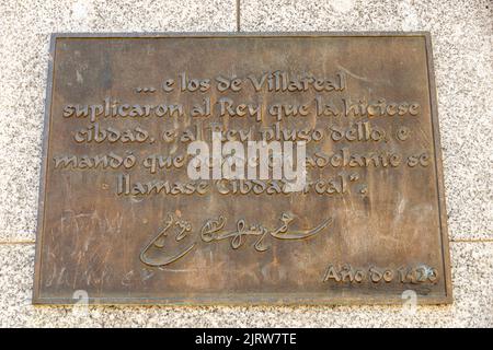 Ciudad Real, Spanien. In der Straße Pablo Picasso befindet sich das Denkmal für König Juan II. De Castilla (Johannes II. Von Kastilien), das Ciudad Real den Status einer Stadt verlieh Stockfoto