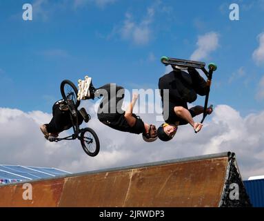 Silverstone Circuit, Silverstone, Nr, Towcester, 26.. August, 2022. Extreme Sports Demonstration von BMX Legends Credit: John Gaffen/Alamy Live News Stockfoto