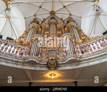 Vergoldete Barockorgel der Trinitatis-Kirche im Lateinischen Viertel von Kopenhagen, Dänemark Stockfoto