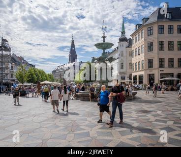 Amagertorv oder Amager Square im Zentrum von Kopenhagen Dänemark mit dem Storchenbrunnen in der Mitte Stockfoto