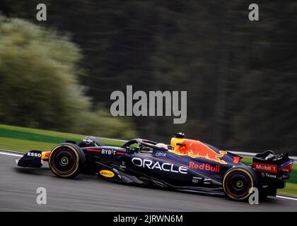 Spa, Belgien. 26. August 2022. 2022-08-26 18:01:52 SPA - Max Verstappen (1) mit dem Oracle Red Bull Racing RB18 Honda während der 2. Trainingseinheit vor dem F1 Grand Prix von Belgien auf dem Circuit de Spa-Francorchamps am 26. August 2022 in SPA, Belgien. ANP SEM VAN DER WAL netherlands Out - belgium Out Credit: ANP/Alamy Live News Stockfoto