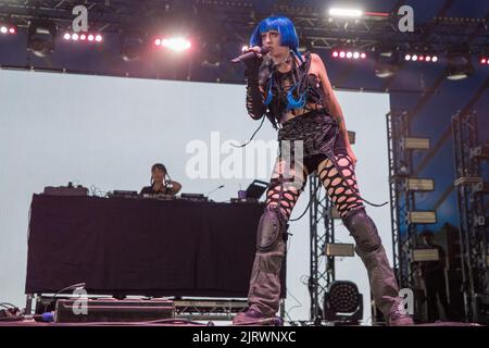 Leeds, Großbritannien. 26. August 2022,Ashnikko tritt auf der BBC Radio 1 Dance Stage beim Leeds Festival 2022 auf. Quelle: Jason Richardson/Alamy Live News Stockfoto