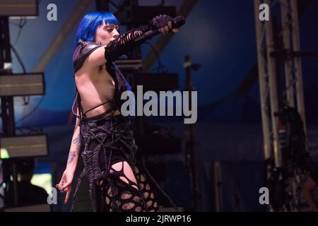 Leeds, Großbritannien. 26. August 2022,Ashnikko tritt auf der BBC Radio 1 Dance Stage beim Leeds Festival 2022 auf. Quelle: Jason Richardson/Alamy Live News Stockfoto