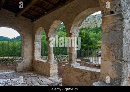 Vorhalle von dem Oratorium San Pellegrino, Oratorio di San Pellegrino, Bominaco, Provinz L’Aquila, Region Abruzzen, Italien, Europa Stockfoto