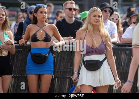 Leeds, Großbritannien. 26. August 2022, Crowdszene während des 1. Tages beim Leeds Festival 2022. Quelle: Jason Richardson/Alamy Live News Stockfoto