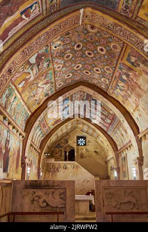 Oratorium San Pellegrino, Oratorio di San Pellegrino, Balustrade, Presbyterium oder der Altarraum, Bominaco, Provinz L’Aquila, Region Abruzzen, Italien Stockfoto