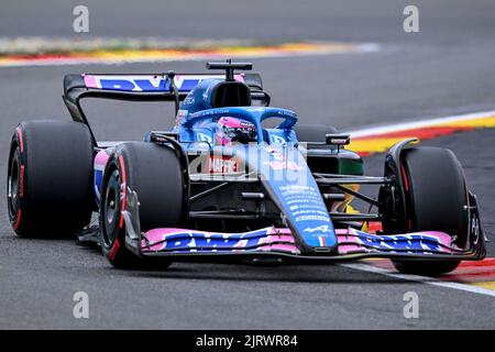 Spa, Belgien. 26. August 2022. BWT Alpine Spanish Rider Fernando Alonso im Bild während eines Trainings beim Grand Prix F1 von Belgien, in Spa-Francorchamps, Freitag, 26. August 2022. Der Formel-1-Grand-Prix von Spa-Francorchamps findet an diesem Wochenende vom 26.. Bis 28.. August statt. BELGA FOTO DIRK WAEM Quelle: Belga Nachrichtenagentur/Alamy Live News Stockfoto