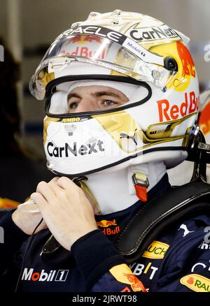 Spa, Belgien. 26. August 2022. 2022-08-26 16:54:13 SPA - Max Verstappen (Red Bull Racing) in seiner Boxenbox während der Trainingseinheit 2. vor dem Grand Prix von Belgien F1 auf dem Circuit de Spa-Francorchamps am 26. August 2022 in SPA, Belgien. ANP SEM VAN DER WAL netherlands Out - belgium Out Credit: ANP/Alamy Live News Stockfoto