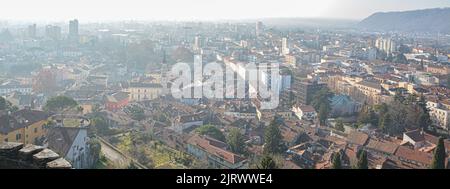 Luftaufnahme von Gorizia (Stara Gorica), Italien vom Schloss aus gesehen Stockfoto