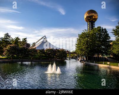 Der Worlds Fair Park mit dem ikonischen Sunsphere-Fachwerk in Knoxville, Tennessee Stockfoto