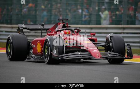 Spa, Belgien. 26. August 2022. 26. August 2022: Ferrari #16 Charles Leclerc aus Monaco fährt beim ersten Training des Rolex Grand Prix von Belgien F1 auf dem Circuit de Spa-Francorchamps in Francorchamps, Belgien. Justin Cooper/CSM Credit: CAL Sport Media/Alamy Live News Stockfoto