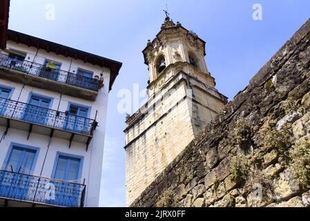 Hondarribia, Spanien - die Pfarrkirche von Santa María de la Asunción y del Manzano Stockfoto