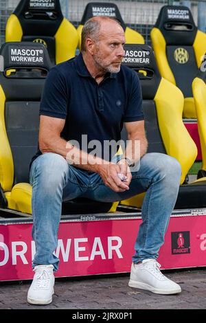 Kerkrade, Niederlande. 26. August 2022. KERKRADE, NIEDERLANDE - 26. AUGUST: Cheftrainer Robert Molenaar während des niederländischen Keukenkampioendivisie-Spiels zwischen Roda JC und NAC Breda am 26. August 2022 im Parkstad Limburg Stadion in Kerkrade, Niederlande (Foto: Geert van Erven/Orange Picics) Credit: Orange Pics BV/Alamy Live News Stockfoto