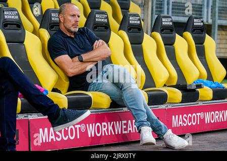 Kerkrade, Niederlande. 26. August 2022. KERKRADE, NIEDERLANDE - 26. AUGUST: Cheftrainer Robert Molenaar während des niederländischen Keukenkampioendivisie-Spiels zwischen Roda JC und NAC Breda am 26. August 2022 im Parkstad Limburg Stadion in Kerkrade, Niederlande (Foto: Geert van Erven/Orange Picics) Credit: Orange Pics BV/Alamy Live News Stockfoto