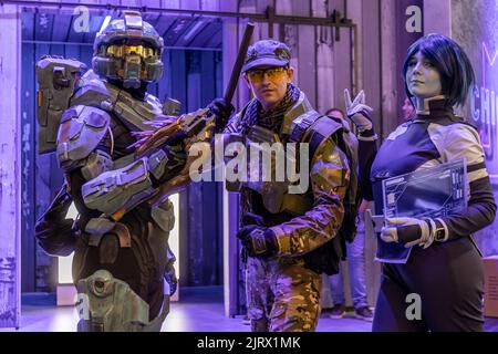 Köln, Deutschland. 24. Aug. 2022. Gamescom 2022: Kostümierter Cosplayer posiert. Die gamescom ist die weltweit größte Messe für Computer- und Videospiele in Köln. Kredit: Christian Lademann / LademannMedia Stockfoto