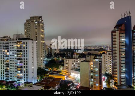 Stadt sao paulo in brasilien in einer grauen Nacht Stockfoto