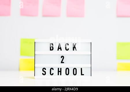 Zurück 2 Schule Zeichen Zeitplan Bord Hintergrund Stockfoto