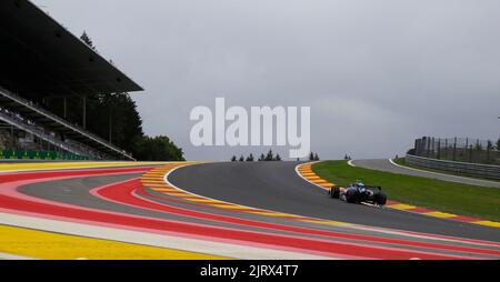 Spa, Belgien. 26. August 2022. 26. August 2022: Team Alpine fährt beim zweiten Training des Rolex Grand Prix von Belgien F1 auf dem Circuit de Spa-Francorchamps in Francorchamps, Belgien, durch Raidillon. Justin Cooper/CSM Credit: CAL Sport Media/Alamy Live News Stockfoto