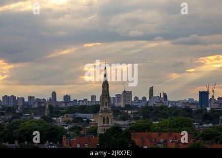 St. Giles' Church, die Pfarrkirche von Camberwell, London, Großbritannien. Es ist Teil der Camberwell Deanery innerhalb der anglikanischen Diözese Southwark in der Kirche Stockfoto