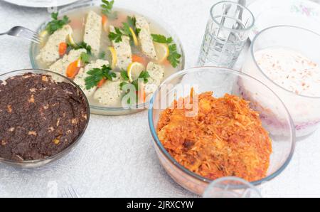 Heiligabend Gerichte auf dem polnischen Tisch. Traditionelle polnische Küche zu Weihnachten. Stockfoto