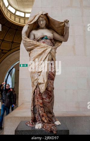 Paris, Frankreich - Nahaufnahme, Vorderseite, französische historische Kunst, moderne Skulpturen, im Inneren des Museums von Orsay, (Kreditkünstler: Ernest Barrias), Jugendstil, Musée dOrsay Interiors Stockfoto