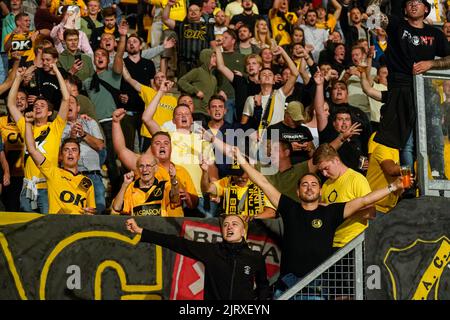 Kerkrade, Niederlande. 26. August 2022. KERKRADE, NIEDERLANDE - 26. AUGUST: Fans von NAC Breda während des niederländischen Keukenkampioendivisie-Spiels zwischen Roda JC und NAC Breda im Parkstad Limburg Stadion am 26. August 2022 in Kerkrade, Niederlande (Foto von Geert van Erven/Orange Picics) Credit: Orange Pics BV/Alamy Live News Stockfoto