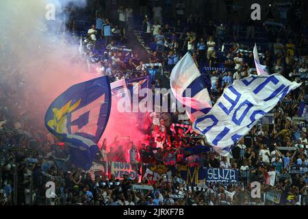 Rom, Italien. 26. August 2022. Fans von Latium während der italienischen Meisterschaft Serie A Fußballspiel zwischen SS Lazio und FC Internazionale am 26. August 2022 im Stadio Olimpico in Rom, Italien - Foto Federico Proietti / DPPI Credit: DPPI Media/Alamy Live News Stockfoto