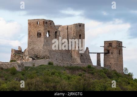 Mittelalterliche Burg von Csesznek in der Grafschaft Veszprém. Stockfoto