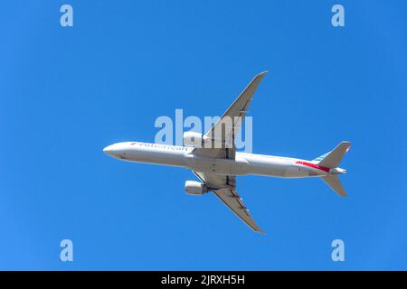 American Airlines Boeing 777-300ER-Flugzeuge starten vom Flughafen Heathrow, Greater London, England, Vereinigtes Königreich Stockfoto