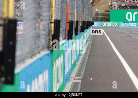 Mogyorod, Ungarn. Juli 31. 2022. Formel 1 großer Preis von Ungarn in Hungaroring, Ungarn. Abgebildet: DRS-Schild Stockfoto