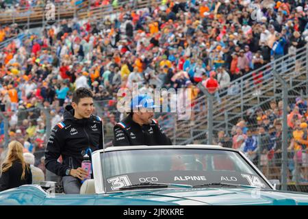 Mogyorod, Ungarn. Juli 31. 2022. Formel 1 großer Preis von Ungarn in Hungaroring, Ungarn. Im Bild: Fernando Alonso (SPA) und Esteban Ocon (FRA) von Alpine Stockfoto