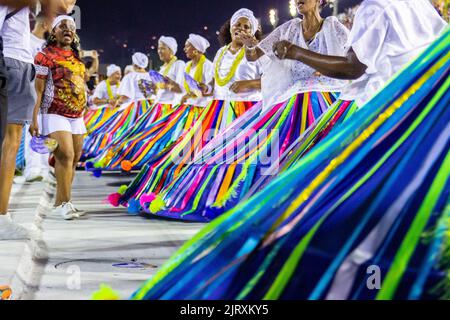 Baianas der Samba-Schule União da Ilha, Marques de Sapucai, Rio de Janeiro, Brasilien - 23. Januar 2019: baianas der Samba-Schule União da Ilha du Stockfoto