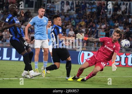 InterÕs der argentinische Stürmer Lautaro Martinez punktet während des Fußballspiels der Serie A zwischen SS Lazio und Inter gegen ss lazio. Der SS Lazio gewann 3-1 Stockfoto