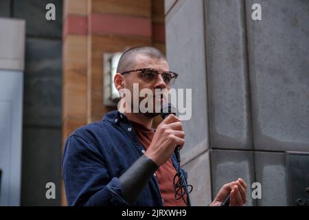 Da die Lebenshaltungskosten weiter steigen, erhöht OFGEM ihre Energiepreise um 80% auf 3459 £, was es für niemanden in Großbritannien fast unmöglich macht, ein zu sein Stockfoto