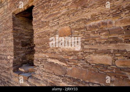 Mauerwerk in Hungo Pavi, Chaco Culture National Historic Park, New Mexico, USA Stockfoto
