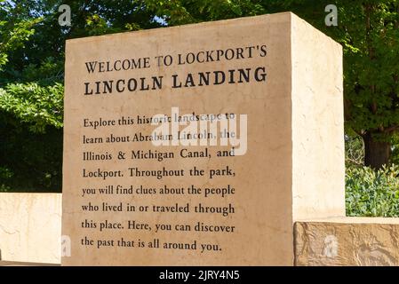 Lockport, Illinois - Vereinigte Staaten - 23.. August 2022: Lincoln Landing Willkommensschild am Historic I & M Canal in Lockport, Illinois. Stockfoto