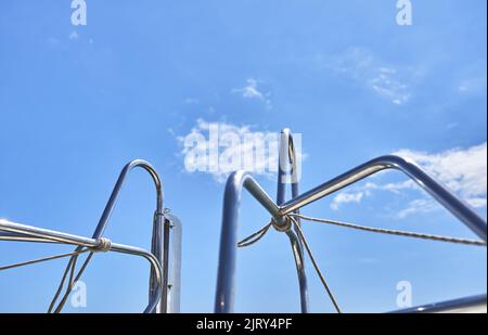 Detail der Bugschiene eines Motorbootes oder Bootes Stockfoto