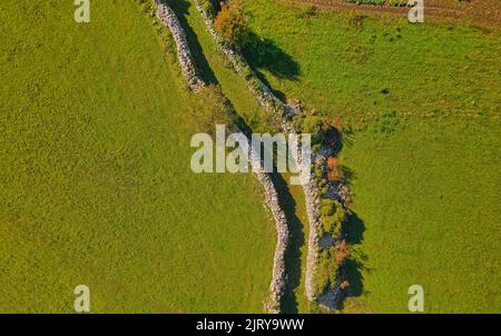 Luftaufnahme der Hochebene im Hinterland von Konavle in Kroatien Stockfoto