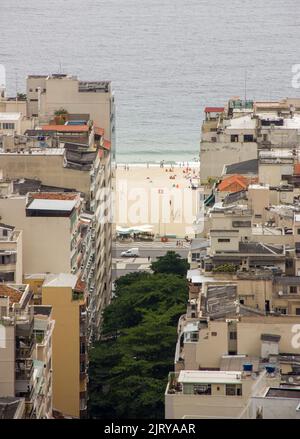 Copacabana Nachbarschaft von der Spitze des Agulhinha do Inhanga Gipfel in Rio de Janeiro Brasilien gesehen. Stockfoto